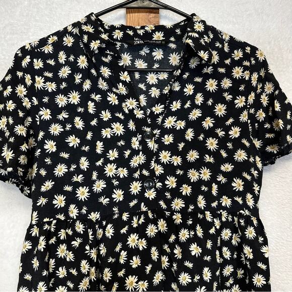 Zara Black & White Daisy Print Short Sleeve Baby Doll a Button Front Dress Sz XS - Picture 2 of 7